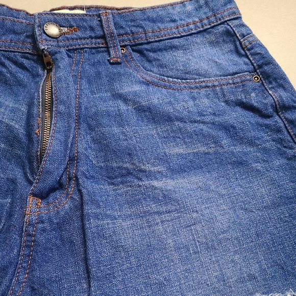 NWOT Forever 21 High Waisted Jean Shorts, Size 28 - Picture 6 of 7